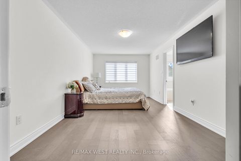 Photo 20 at 61 Zenith Avenue, Kleinburg, Vaughan