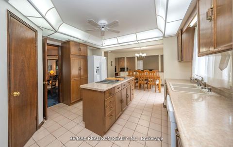 Photo 15 at 4 Edmund Seager Drive, Uplands, Vaughan