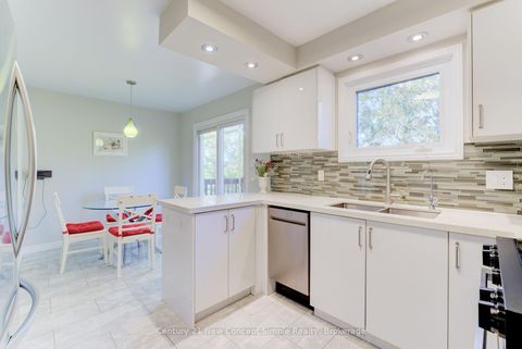 Photo 11 at 12 Kilbarry Court, South Richvale, Richmond Hill