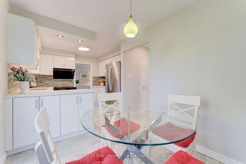 Photo 13 at 12 Kilbarry Court, South Richvale, Richmond Hill