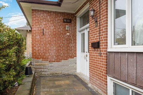 Photo 2 at 8 Burke Street, Newtonbrook West, Toronto