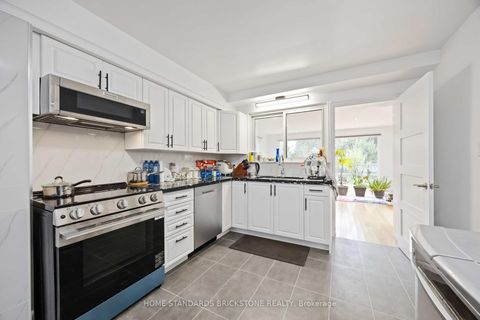 Photo 10 at 8 Burke Street, Newtonbrook West, Toronto