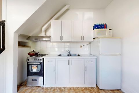 Photo 31 at 229 Bellwoods Avenue, Bellwoods, Toronto