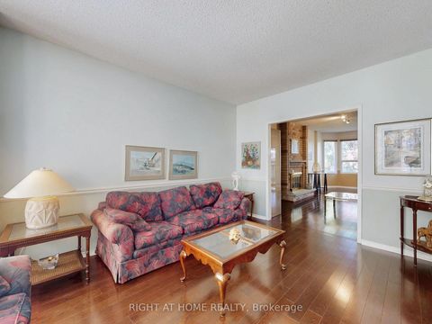 Photo 5 at 58 Samantha Circle, Doncrest, Richmond Hill