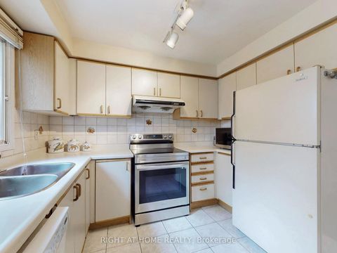 Photo 15 at 58 Samantha Circle, Doncrest, Richmond Hill