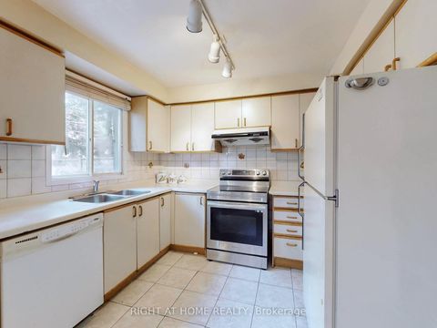 Photo 16 at 58 Samantha Circle, Doncrest, Richmond Hill