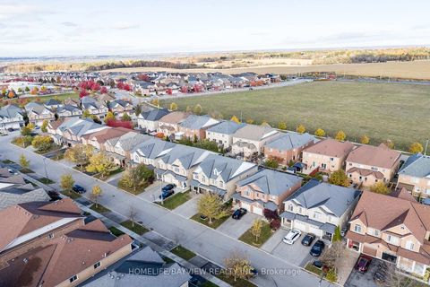 Photo 3 at 61 Four Seasons Crescent, Woodland Hill, Newmarket