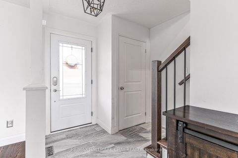 Photo 5 at 135 Trevino Circle, East Bayfield, Barrie