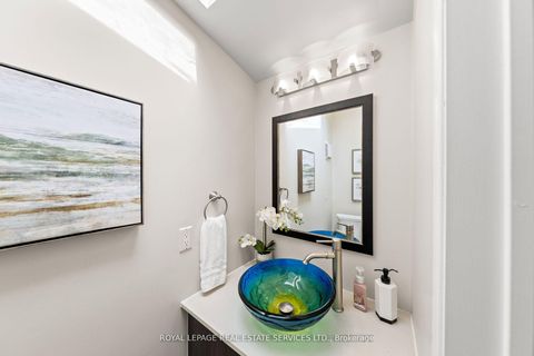 Photo 15 at 1565 Mount Pleasant Road, Lawrence Park North, Toronto