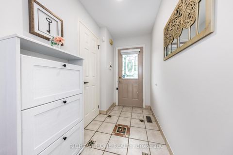 Photo 7 at 88 Sunshine Drive, Observatory, Richmond Hill