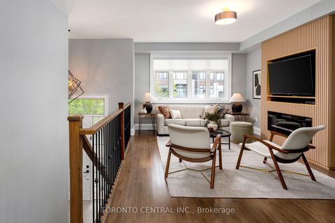 Photo 2 at 9 Chimney Swift Court, Rosethorn, Toronto