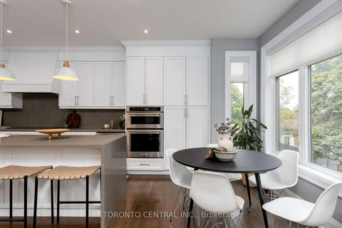 Photo 9 at 9 Chimney Swift Court, Rosethorn, Toronto