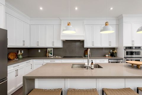 Photo 11 at 9 Chimney Swift Court, Rosethorn, Toronto