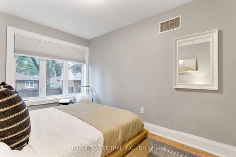 Photo 36 at 9 Chimney Swift Court, Rosethorn, Toronto