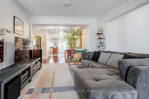 Photo 6 at 136 Avon Avenue, Smythe, Toronto