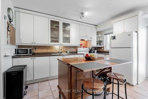 Photo 10 at 136 Avon Avenue, Smythe, Toronto