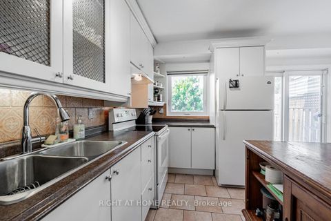 Photo 11 at 136 Avon Avenue, Smythe, Toronto