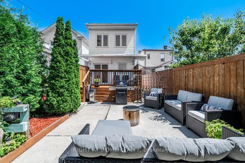 Photo 33 at 136 Avon Avenue, Smythe, Toronto