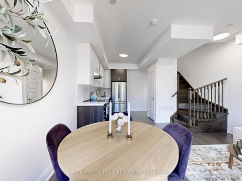 Photo 2 at 105 - 23 Eldora Avenue, Newtonbrook West, Toronto