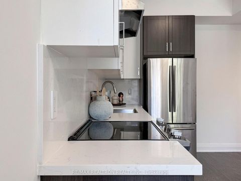 Photo 6 at 105 - 23 Eldora Avenue, Newtonbrook West, Toronto