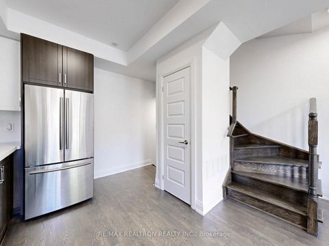 Photo 8 at 105 - 23 Eldora Avenue, Newtonbrook West, Toronto