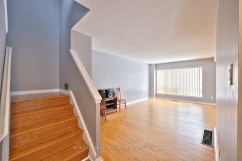 Photo 6 at 28 Bison Drive, Newtonbrook West, Toronto
