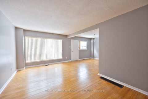 Photo 7 at 28 Bison Drive, Newtonbrook West, Toronto