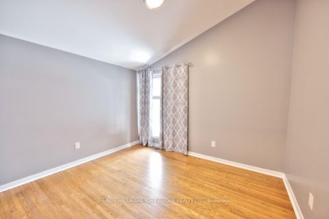 Photo 10 at 28 Bison Drive, Newtonbrook West, Toronto