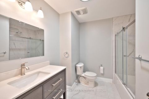 Photo 11 at 28 Bison Drive, Newtonbrook West, Toronto