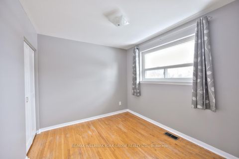 Photo 14 at 28 Bison Drive, Newtonbrook West, Toronto