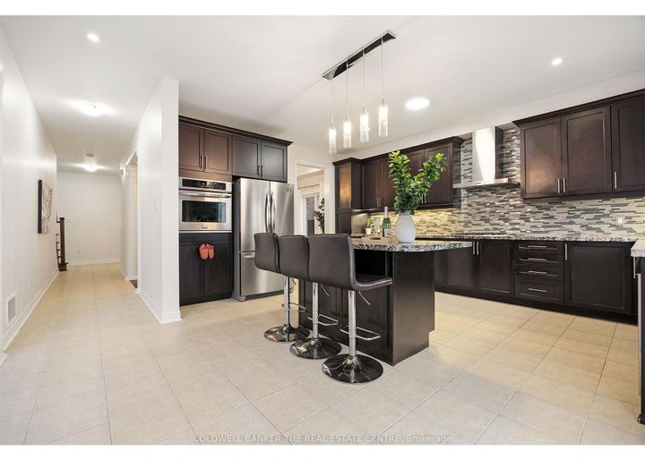 Photo 9 at 27 Barletta Drive, Patterson, Vaughan