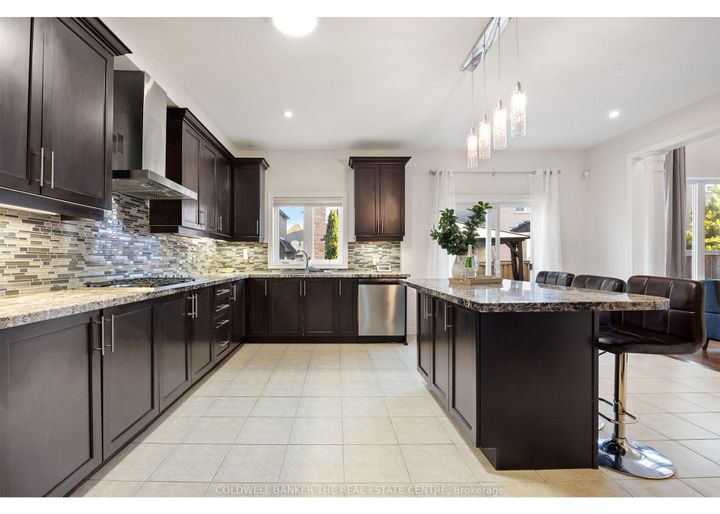 Photo 12 at 27 Barletta Drive, Patterson, Vaughan