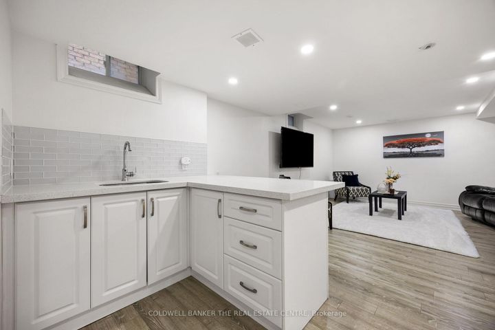 Photo 36 at 27 Barletta Drive, Patterson, Vaughan