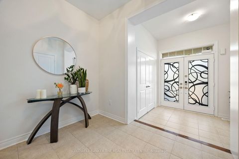 Photo 4 at 27 Barletta Drive, Patterson, Vaughan