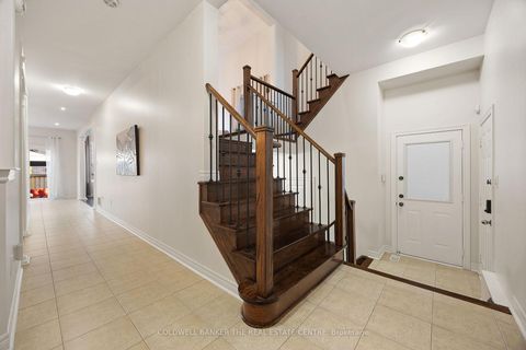 Photo 7 at 27 Barletta Drive, Patterson, Vaughan