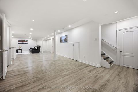 Photo 35 at 27 Barletta Drive, Patterson, Vaughan