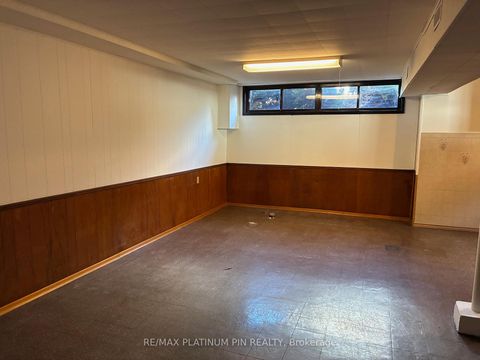 Photo 6 at 31 Ryewood Drive, Jane Heights, Toronto