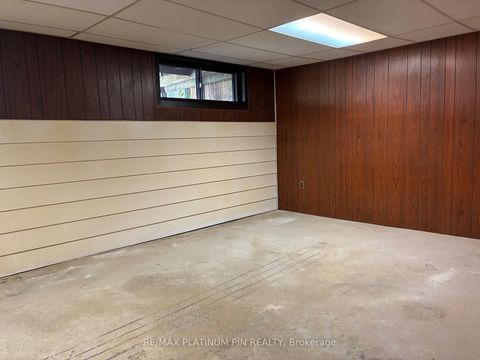 Photo 7 at 31 Ryewood Drive, Jane Heights, Toronto