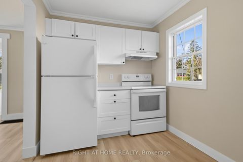 Photo 9 at 11 Newton Street, Wellington, Barrie