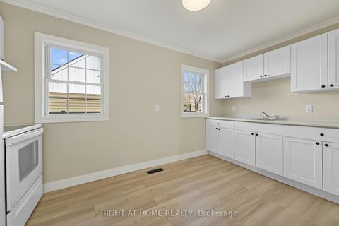 Photo 11 at 11 Newton Street, Wellington, Barrie