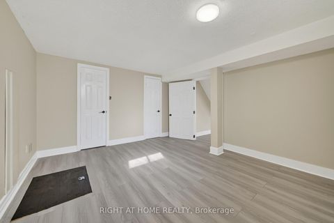 Photo 35 at 11 Newton Street, Wellington, Barrie