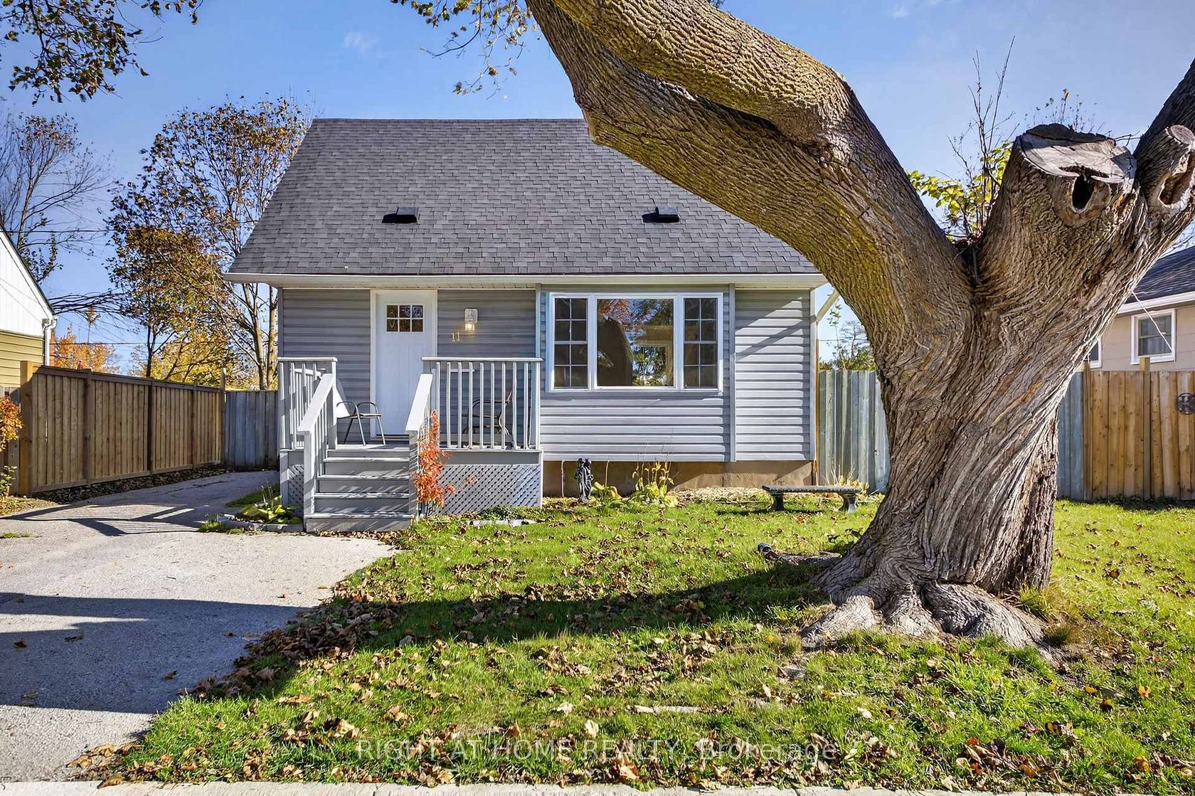 11 Newton Street, Wellington, Barrie photo number 2