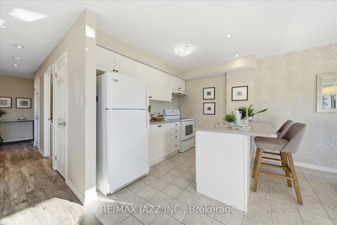 Photo 12 at 310 - 132 Aspen Springs Drive, Bowmanville, Clarington