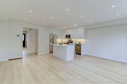 Photo 4 at 135 Kelso Crescent, Maple, Vaughan