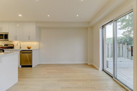 Photo 11 at 135 Kelso Crescent, Maple, Vaughan