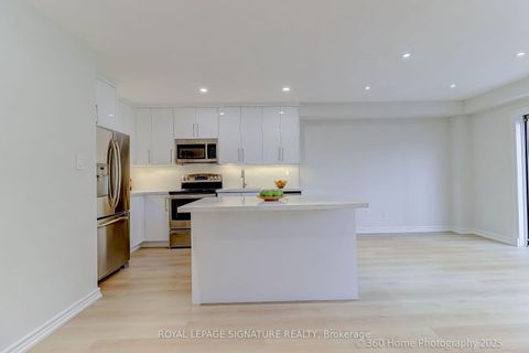 Photo 13 at 135 Kelso Crescent, Maple, Vaughan