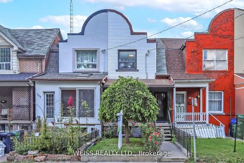 Photo 2 at 758 Richmond Street W, Niagara, Toronto