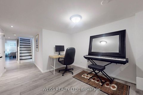 Photo 34 at 758 Richmond Street W, Niagara, Toronto