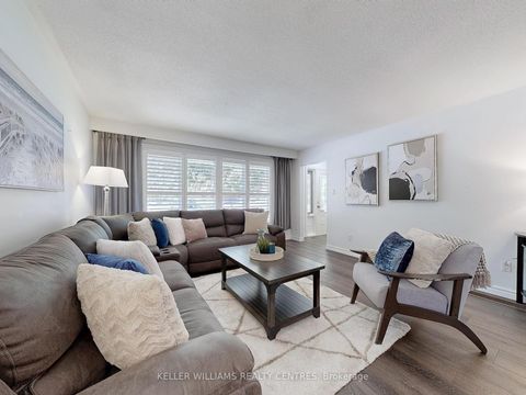 Photo 2 at 814 Arnold Crescent, College Manor, Newmarket