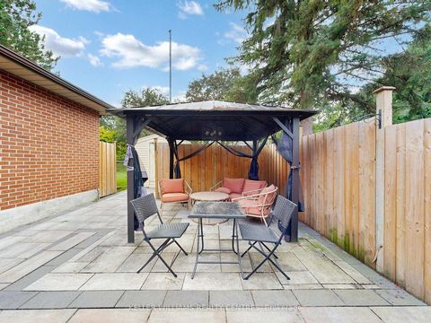 Photo 19 at 814 Arnold Crescent, College Manor, Newmarket